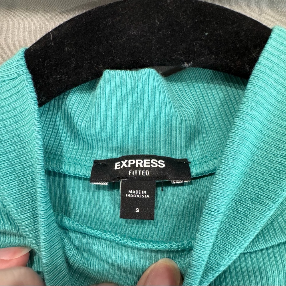 NWOT Express Ribbed Mock Neck Top Lagoon - Picture 4 of 5
